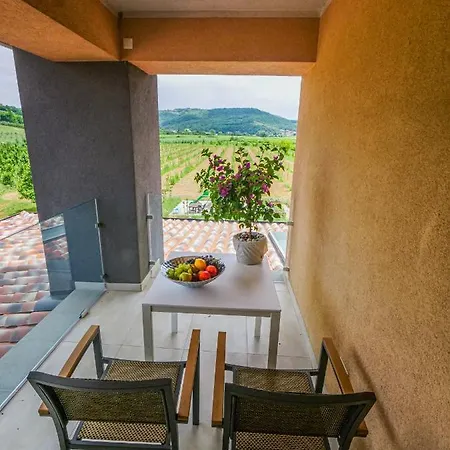 Casa Mulino - Where The Vineyards Meet The Sea Bed & Breakfast Secovlje