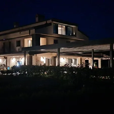 Casa Mulino - Where The Vineyards Meet The Sea Bed & Breakfast Secovlje